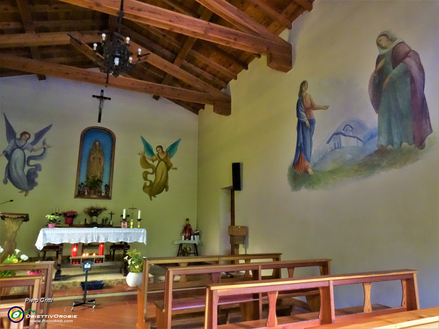 04 Interno chiesetta S. Maria di Lourdes .JPG